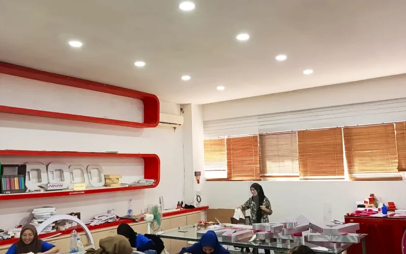 Ruang Pembuatan Logo 3D & Huruf Timbul