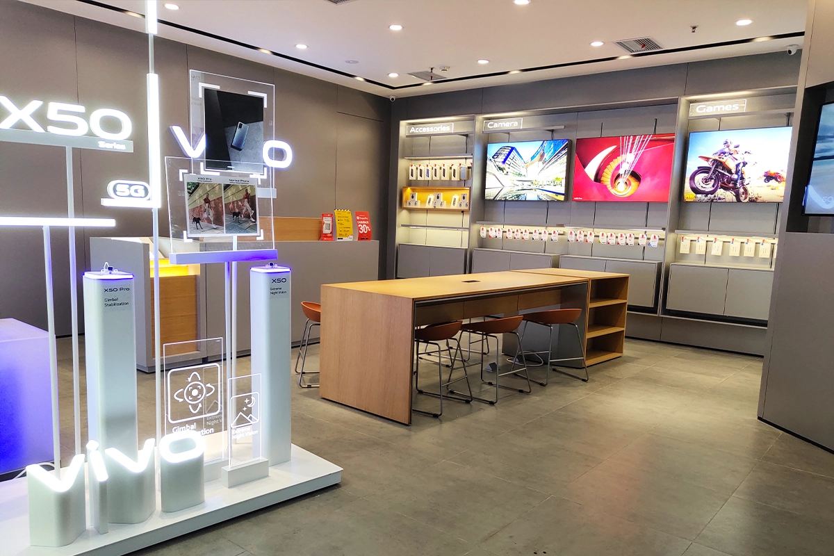 custom retail branding display installed at vivo brand store
