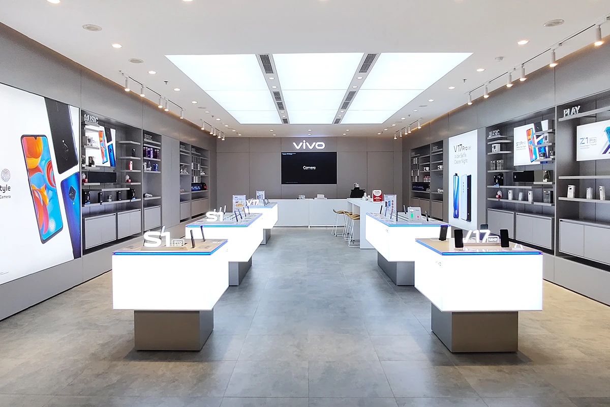 retail display mistakes on vivo store smartphone at mall