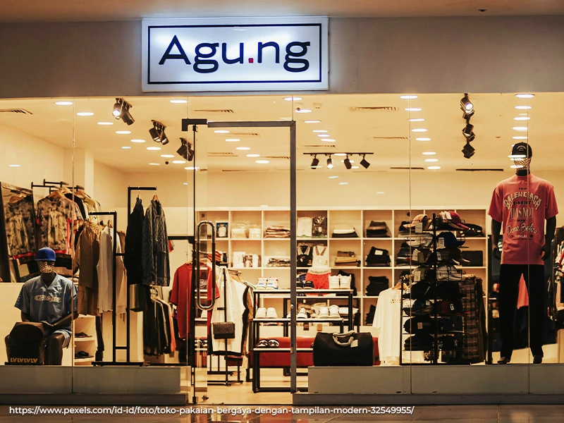 Fashion and accessories display case with modern retail layout