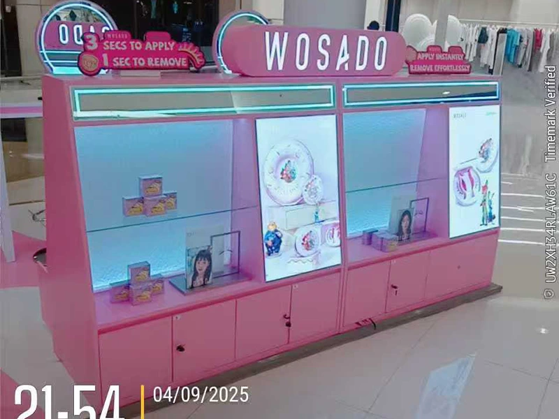 Cosmetic and skincare display case with modern retail design and lighting