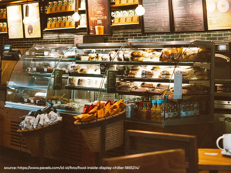 Food and beverage display case for F&B business with functional design