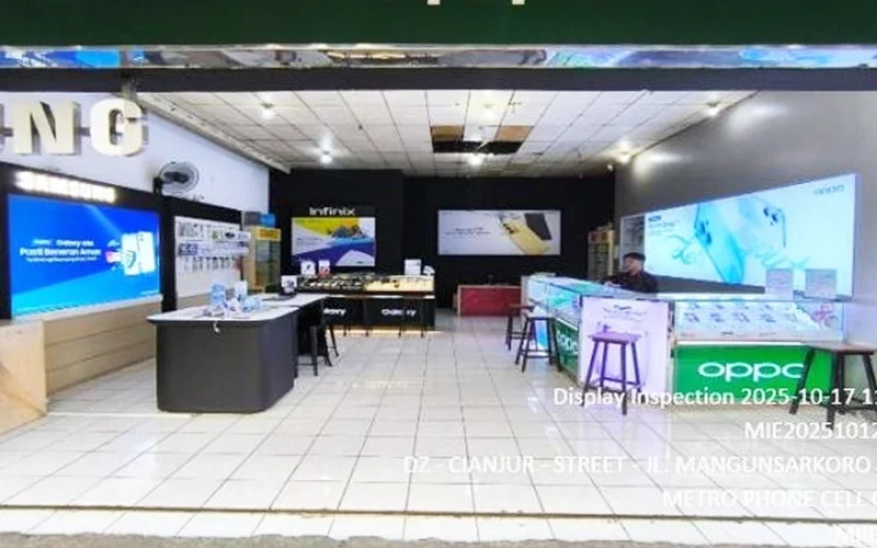 Etalase HP Smartphone yang sudah terpasang di area Cianjur oleh PT Ceres Display Art Indonesia