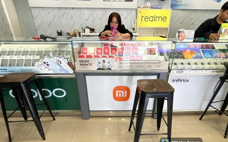 Etalase HP Smartphone yang sudah terpasang di area Kalimantan Timur oleh PT Ceres Display Art Indonesia
