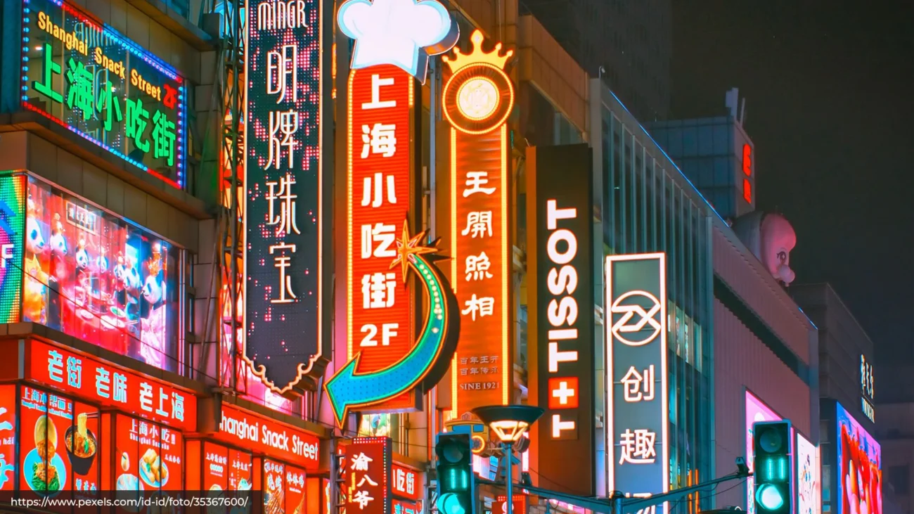 Jenis-jenis neon box untuk branding toko modern di kawasan komersial