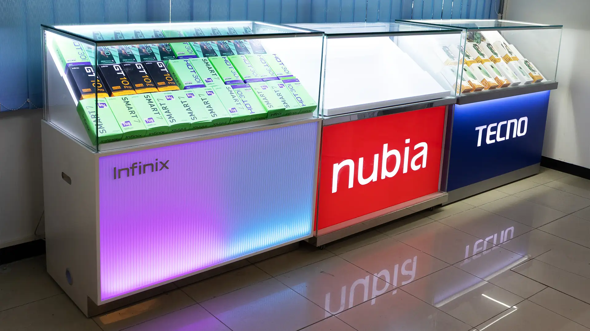 vendor pabrik produsen pembuatan display showcase led etalase hp custom Ceres Display Art Indonesia