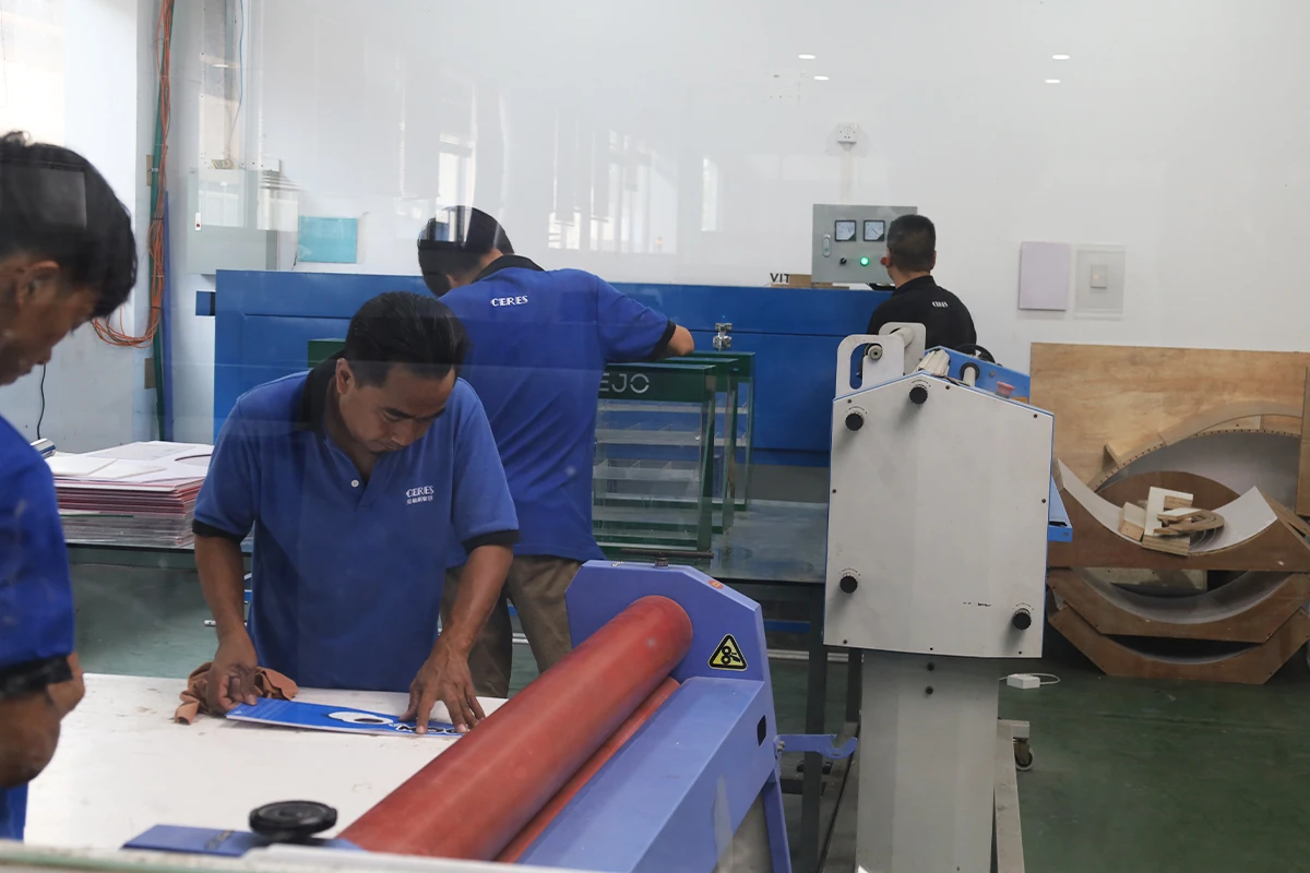 pabrik produksi display akrilik toko custom Ceres Display Art Indonesia