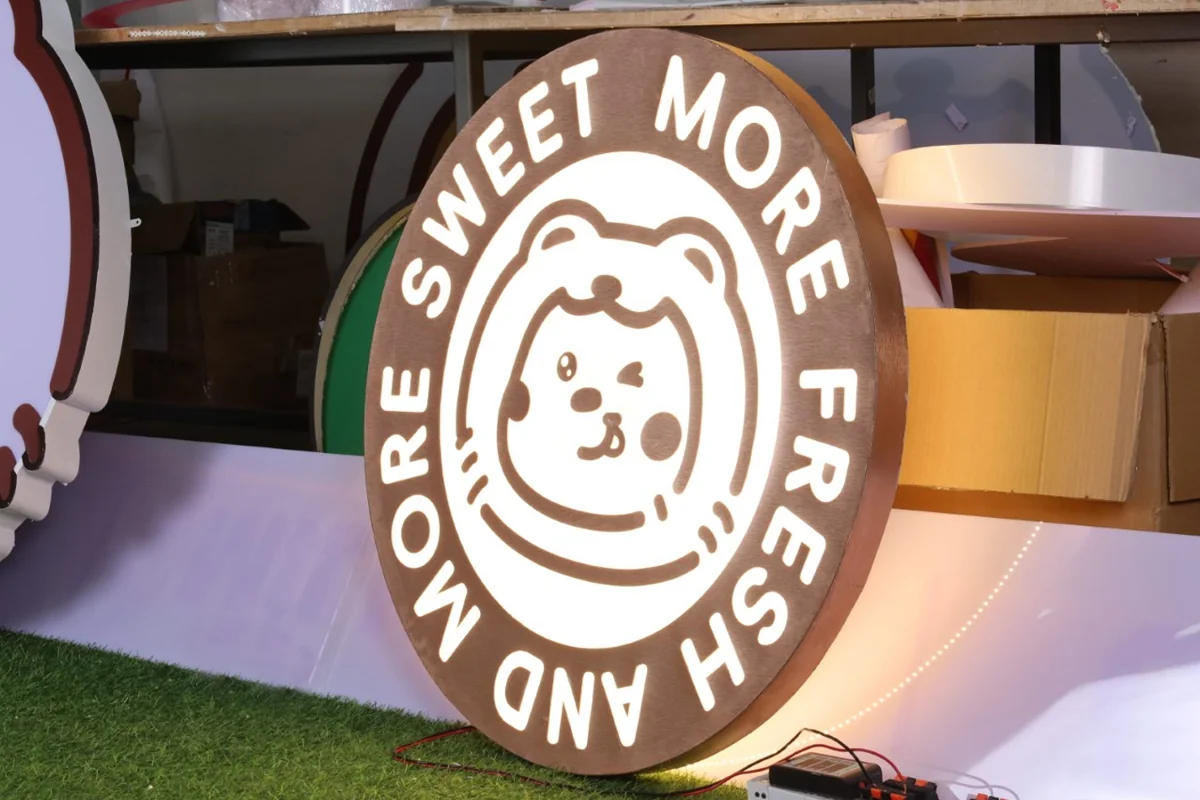 pabrik produsen produksi neon box besi stainless custom toko untuk kebutuhan franchise waralaba Ceres Display Art Indonesia