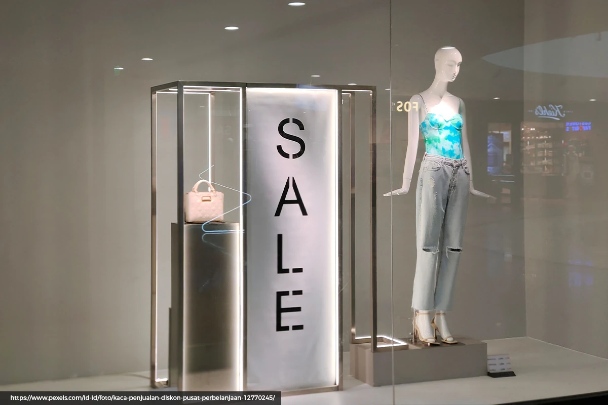 vendor produksi window display akrilik atau kaca penjualan custom untuk toko baju di mall pabrik Ceres Display Art Indonesia